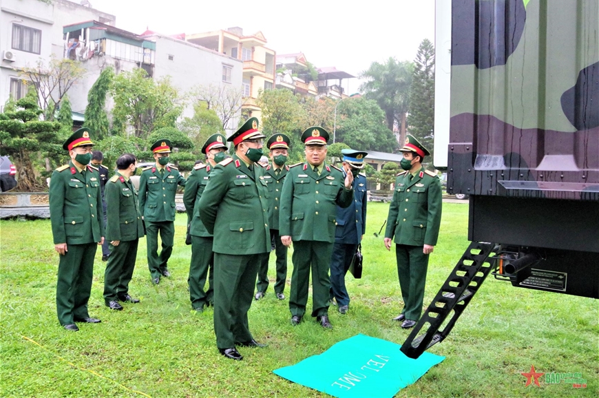 Thứ trưởng Phạm Hoài Nam thăm, làm việc tại Cục Tác chiến điện tử