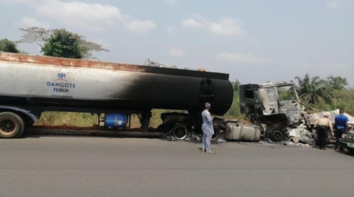 Nổ xe chở nhiên liệu khiến ít nhất 17 người thiệt mạng tại Nigeria​