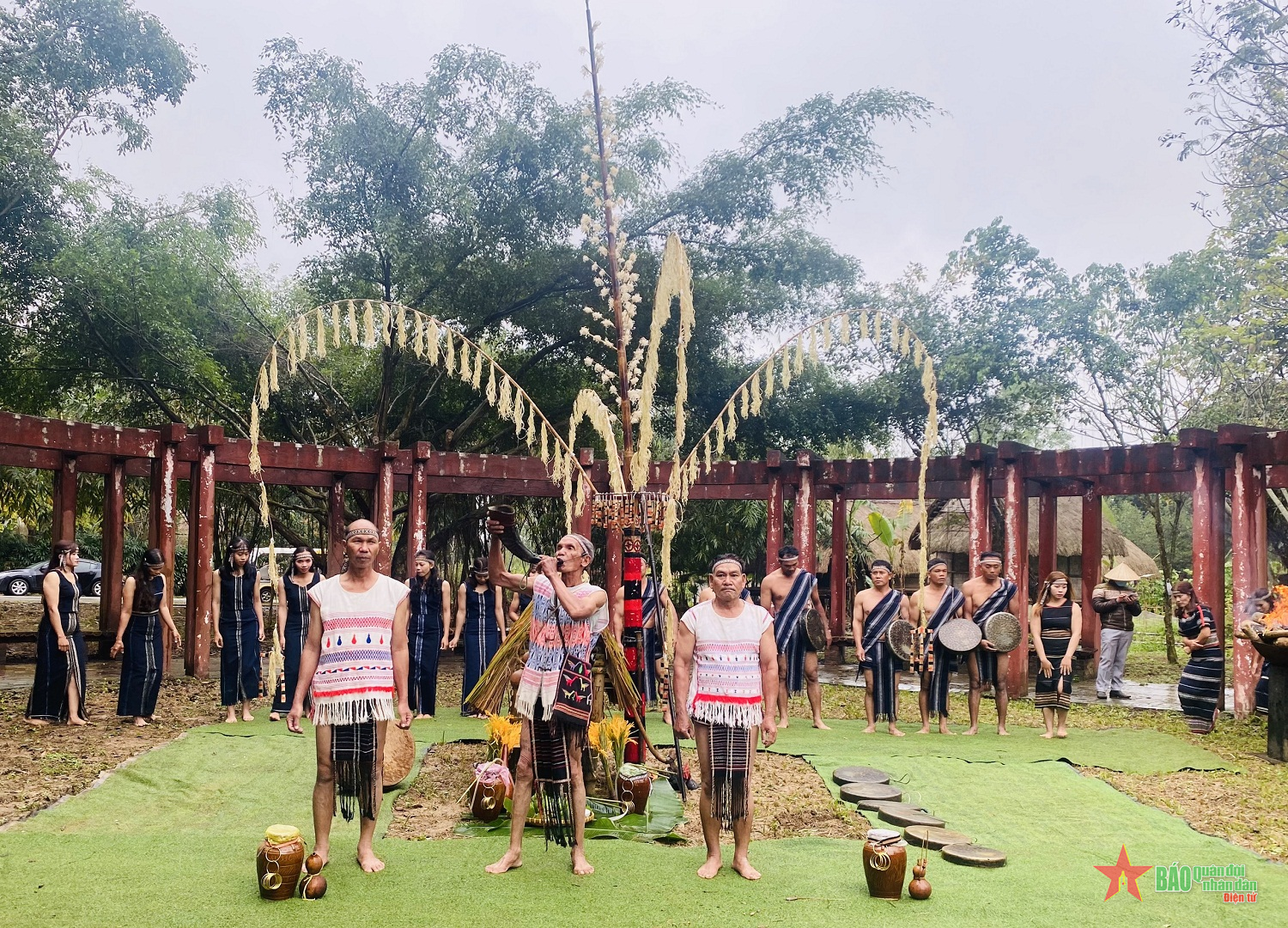 Vui xuân cùng đồng bào các dân tộc 