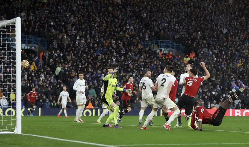 MU giành 3 điểm trên sân của Leeds United