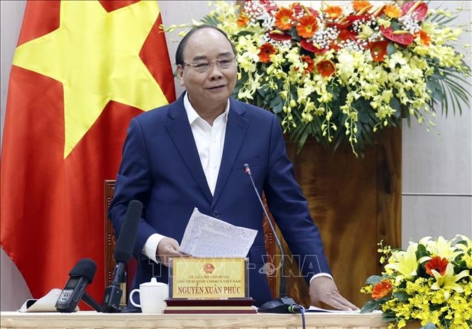 Chủ tịch nước Singapore vừa thăm chính thức Việt Nam để thúc đẩy mối quan hệ giữa hai nước. Trong khuôn khổ chuyến thăm, hai bên đã thảo luận về nhiều vấn đề kinh tế, chính trị, văn hóa và du lịch, tạo ra cơ hội tuyệt vời để thực hiện các dự án hợp tác chung.