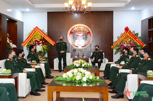 Thượng tướng Đỗ Căn thăm, chúc mừng cán bộ, nhân viên Cục Quân y nhân Ngày Thầy thuốc Việt Nam​