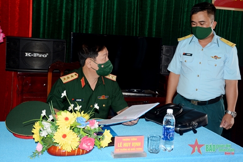 Thượng tướng Lê Huy Vịnh kiểm tra và làm việc tại Sư đoàn 377