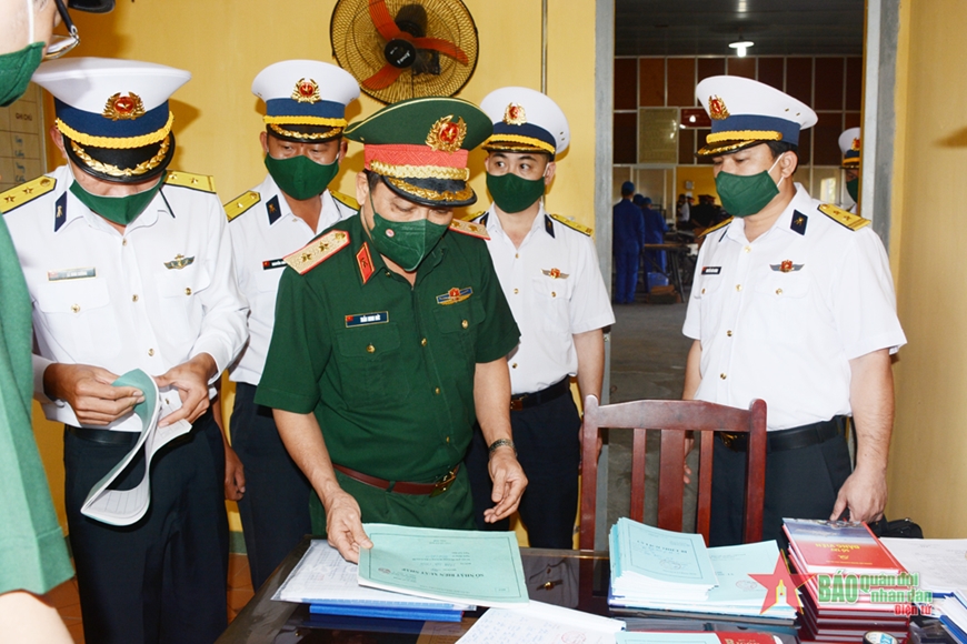Đoàn công tác Bộ Quốc phòng thăm và làm việc tại Kho 858, Cục Kỹ thuật, Quân chủng Hải quân