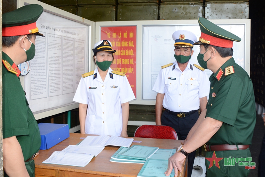 Đoàn công tác Bộ Quốc phòng thăm và làm việc tại Kho 858, Cục Kỹ thuật, Quân chủng Hải quân