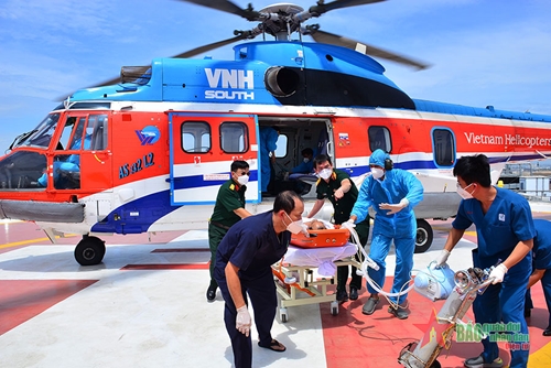 Lần đầu tiên trực thăng cấp cứu bệnh nhân ở Trường Sa hạ cánh tại Bệnh viện Quân y 175