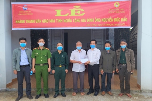 Tổng Công ty Tân Cảng Sài Gòn bàn giao nhà tình nghĩa tại Đắk Nông