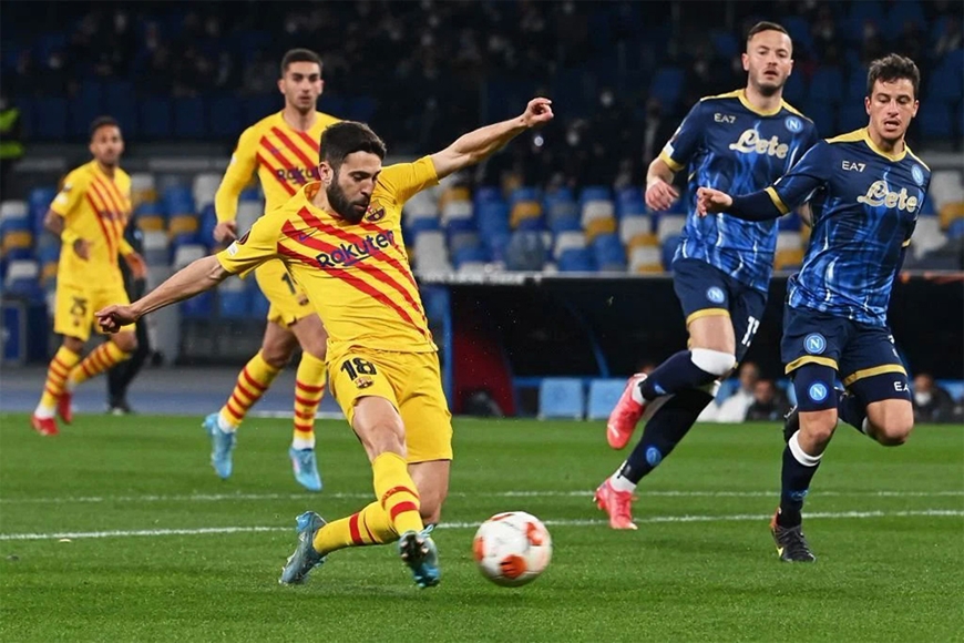 Thắng đậm Napoli, Barca giành vé vào vòng 1/8 Europa League