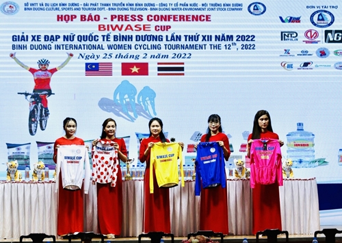 12 đội tranh tài Giải xe đạp nữ quốc tế Bình Dương 2022