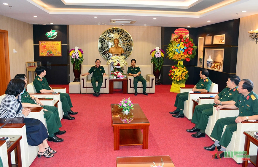 Thượng tướng Võ Minh Lương thăm, chúc mừng Bệnh viện Quân y 175