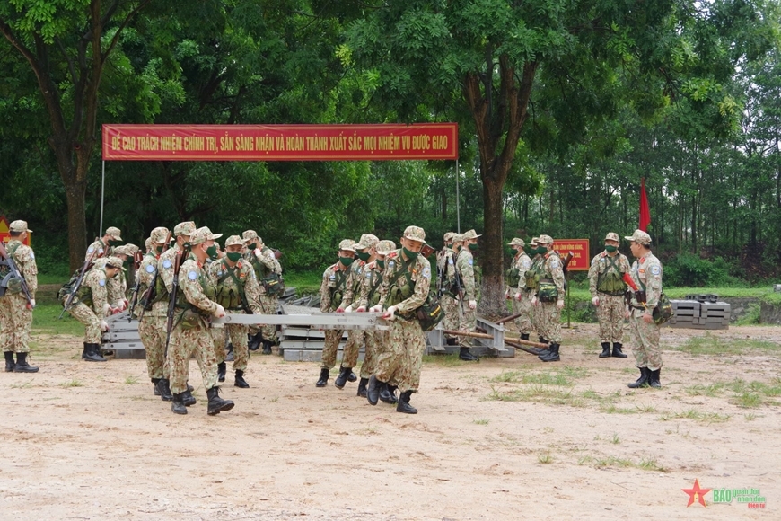 Binh chủng Công binh duy trì nghiêm túc huấn luyện bù, huấn luyện ngoại khóa