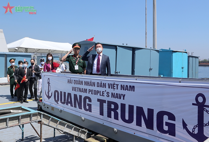 Đại sứ Việt Nam tại Ấn Độ thăm Tàu 016-Quang Trung tham gia Diễn tập MILAN 2022