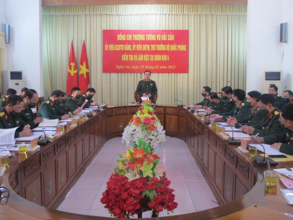 Thượng tướng Vũ Hải Sản thăm và làm việc tại Quân khu 4