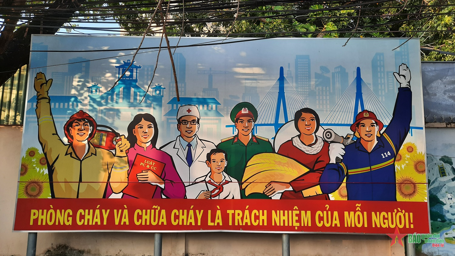 Tranh cổ động cần phải đúng quy định