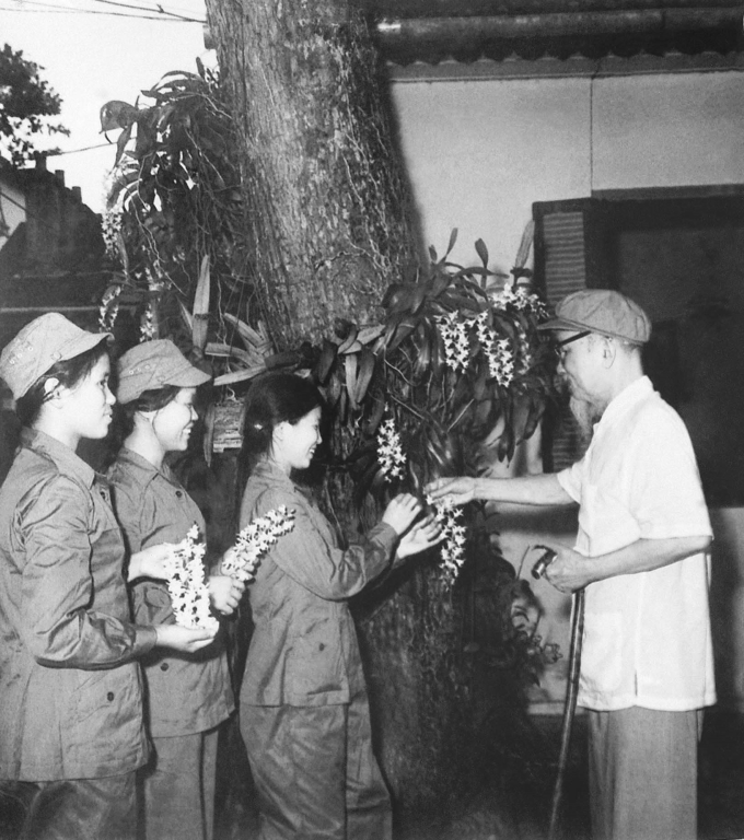 Ngày 8-3-1952: Bác Hồ khẳng định “Non sông gấm vóc Việt Nam do phụ nữ ra sức dệt thêu mà thêm tốt đẹp, rực rỡ”