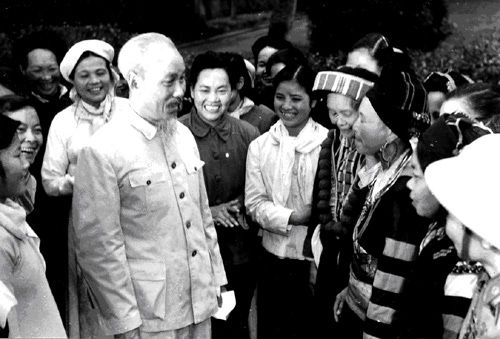 Ngày 8-3-1952: Bác Hồ khẳng định “Non sông gấm vóc Việt Nam do phụ nữ ra sức dệt thêu mà thêm tốt đẹp, rực rỡ”