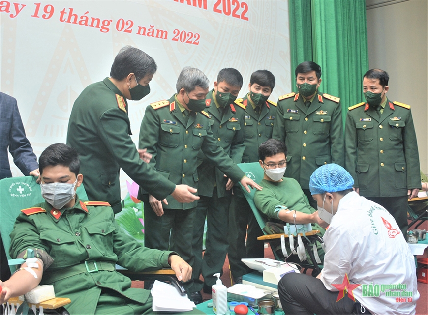 Tuổi trẻ quân đội tích cực hiến máu tình nguyện