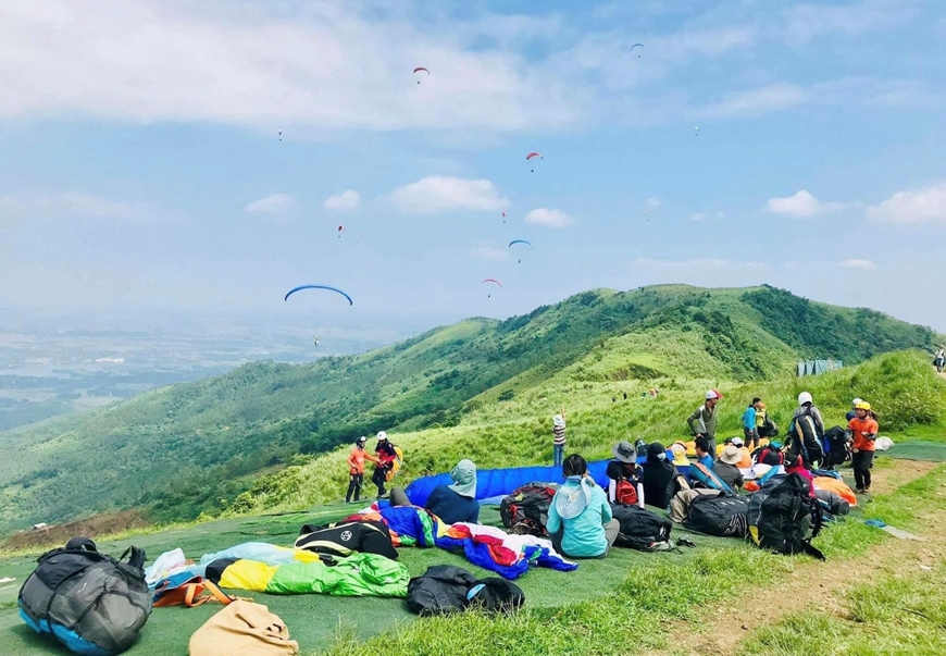 Trải nghiệm bay dù lượn ngay tại Hà Nội