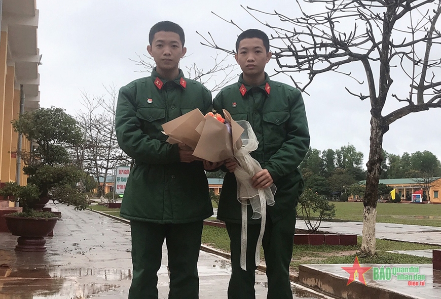 Anh em sinh đôi Hoàng Phi Hùng và Hoàng Phi Mạnh.