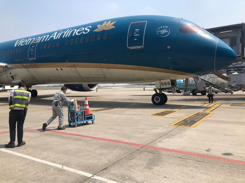 Chuyến bay đầu tiên đón công dân Việt Nam từ Ukraine đã hạ cánh tại sân bay Nội Bài