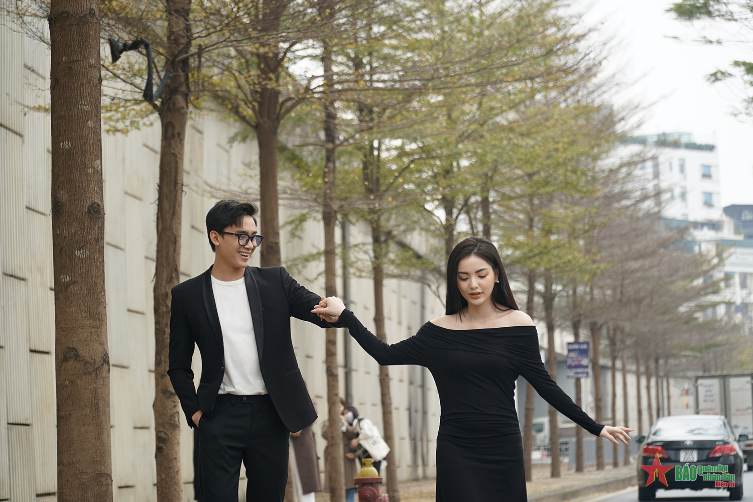 Đẹp ngỡ ngàng những hàng cây thay lá