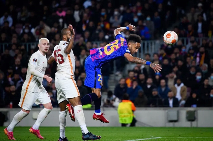 Lượt đi vòng 1/8 Europa League: Barca bị cầm hòa bởi Galatasaray