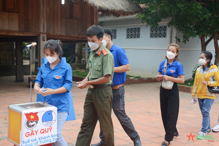 Tuổi trẻ Khánh Hòa ra quân tình nguyện tham gia xây dựng nông thôn mới