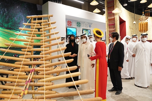 Quốc vương Dubai thăm Nhà Triển lãm Việt Nam