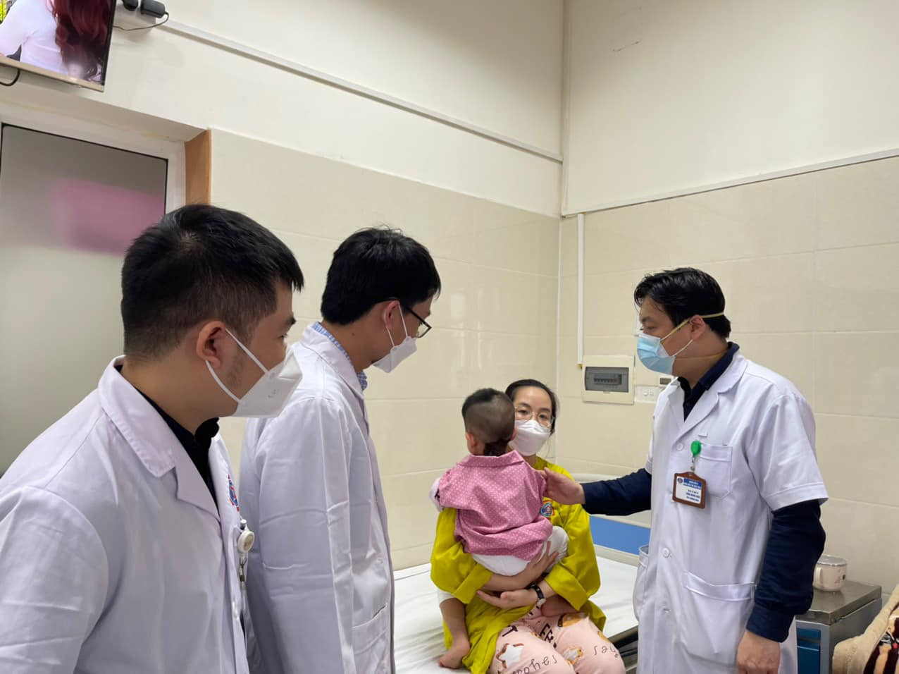 Phẫu thuật tạo hình bé trai 2 tuổi mắc hắc tố bẩm sinh khổng lồ vùng lưng, gáy