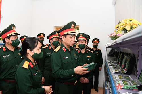 Đại tướng Phan Văn Giang làm việc với Học viện Hậu cần