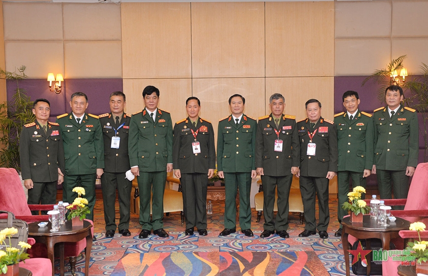 Tổng Tham mưu trưởng Nguyễn Tân Cương gặp song phương trưởng đoàn Lào và Myanmar