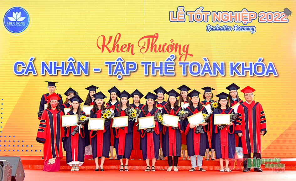 Tuyên dương nhiều thủ khoa, tân cử nhân tiêu biểu xuất sắc