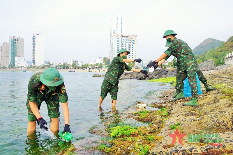 Tuổi trẻ Trường Sĩ quan thông tin xung kích “Ngày thứ Bảy tình nguyện”