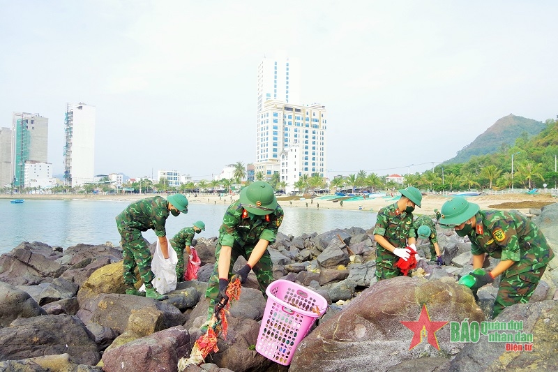 Tuổi trẻ Trường Sĩ quan thông tin xung kích “Ngày thứ Bảy tình nguyện”