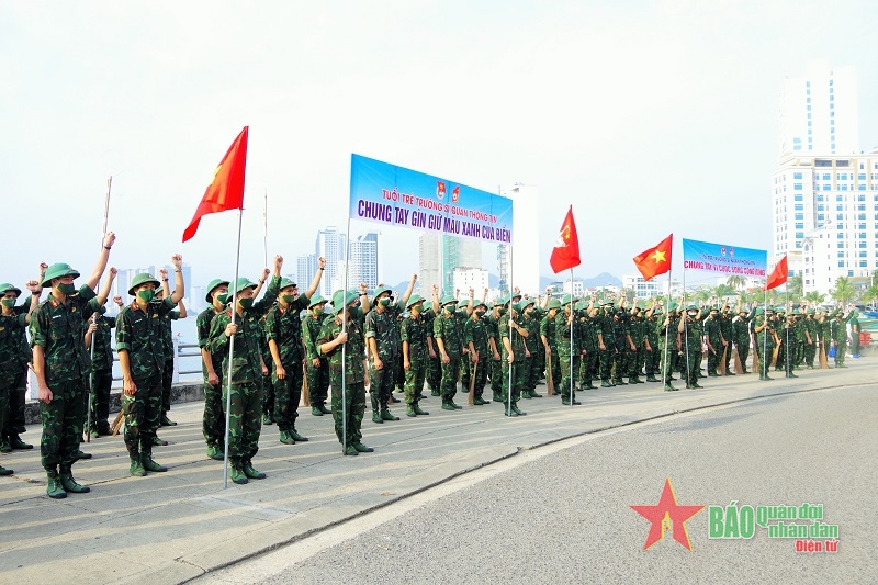 Tuổi trẻ Trường Sĩ quan thông tin xung kích “Ngày thứ Bảy tình nguyện”