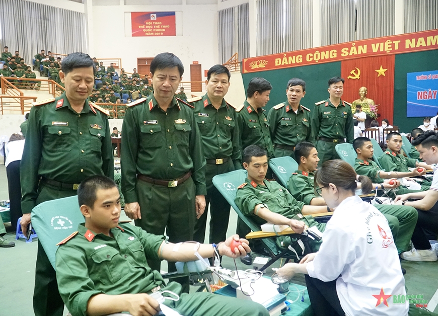Tuổi trẻ Trường Sĩ quan Lục quân 1 xung kích hiến máu tình nguyện