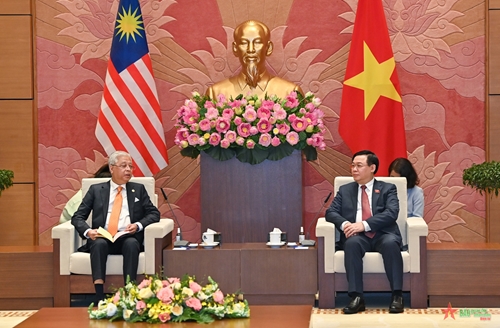 Chủ tịch Quốc hội Vương Đình Huệ tiếp Thủ tướng Malaysia 