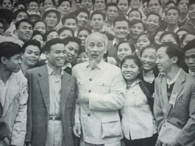Thanh niên Cộng sản: Cùng nhìn lại lịch sử Việt Nam qua những hình ảnh về các thanh niên Cộng sản. Những hình ảnh về hy sinh và sự nỗ lực của các thành niên Cộng sản để giành độc lập cho dân tộc sẽ khiến bạn tự hào và cảm xúc mãnh liệt.