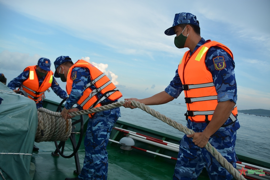 Kiểm tra thực hiện chống khai thác hải sản bất hợp pháp Kiểm tra thực hiện chống khai thác hải sản bất hợp pháp