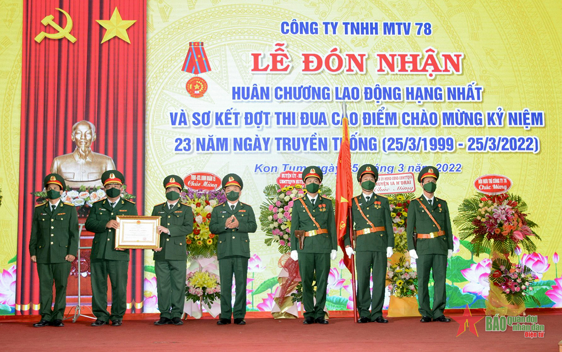 Công ty 78 đón nhận Huân chương Lao động hạng Nhất