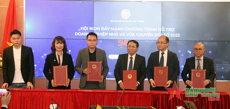 Ký kết thỏa thuận hợp tác triển khai “Chương trình hỗ trợ doanh nghiệp nhỏ và vừa chuyển đổi số SMEdx”