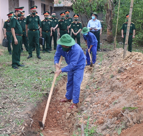 Ban chỉ đạo 515 Quân khu 4 kiểm tra công tác tìm kiếm, quy tập hài cốt liệt sĩ tại tỉnh Khăm Muộn (Lào)