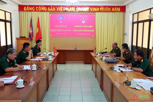 Đoàn cán bộ Quân đội Hoàng gia Campuchia thăm Trường Sĩ quan Công binh