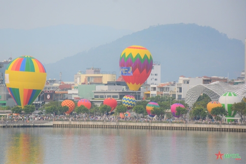 Ngày hội khinh khí cầu “Đà Nẵng chào mừng mở lại đường bay quốc tế” 