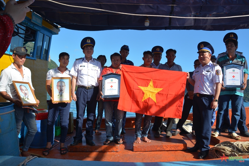 Chống khai thác hải sản bất hợp pháp trên tuyến biển Tây Nam Chống khai thác hải sản bất hợp pháp trên tuyến biển Tây Nam