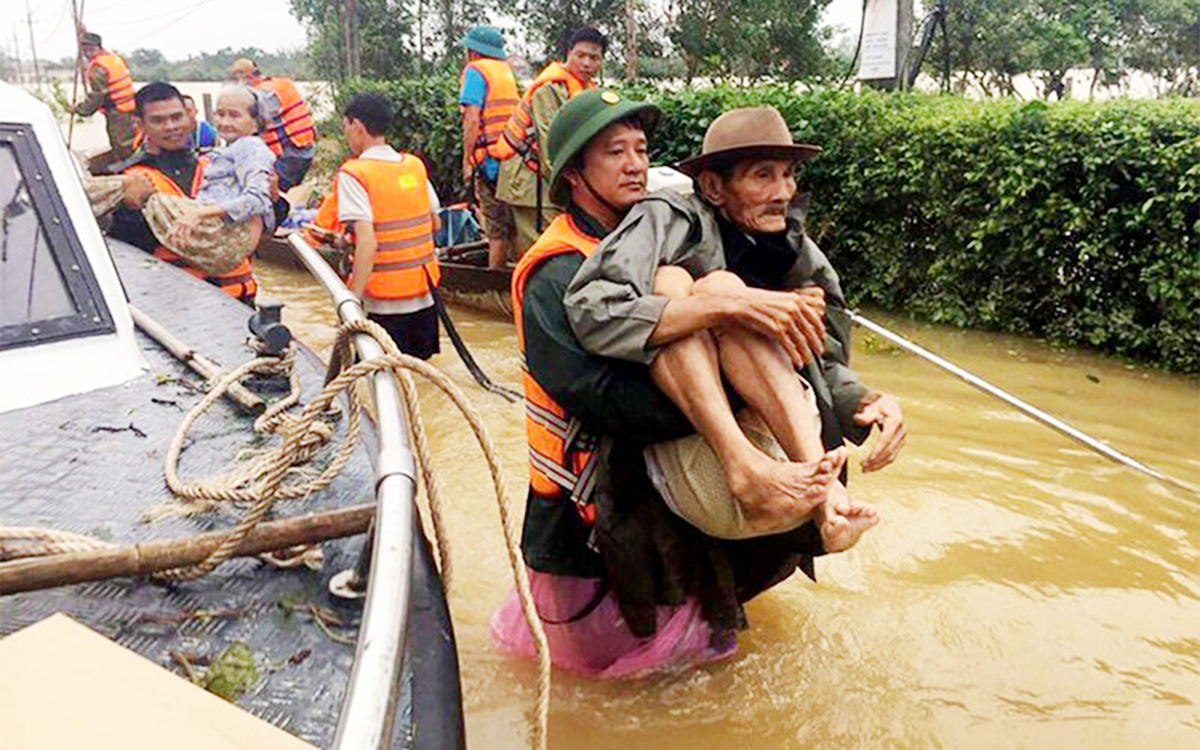 Bộ đội Cụ Hồ ngời sáng trong thiên tai dịch bệnh