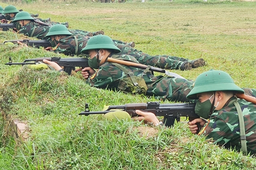 Bộ CHQS tỉnh Quảng Ninh kiểm tra huấn luyện chiến sĩ mới tại Trung đoàn 244
