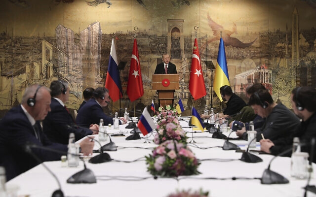 Thổ Nhĩ Kỳ vẫn hy vọng tổ chức cuộc gặp giữa Tổng thống Nga và Ukraine để giải quyết một số vấn đề đang gây tranh cãi. Cùng xem hình ảnh liên quan để tìm hiểu về tình hình đang diễn ra giữa các nước này.