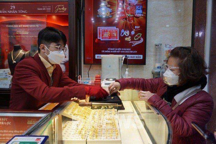 Vàng trong nước tăng giá nhẹ. Ảnh: TTXVN