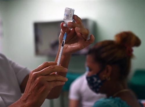 Cuba sẽ cấp phép cho vaccine ngừa Covid-19 dạng xịt